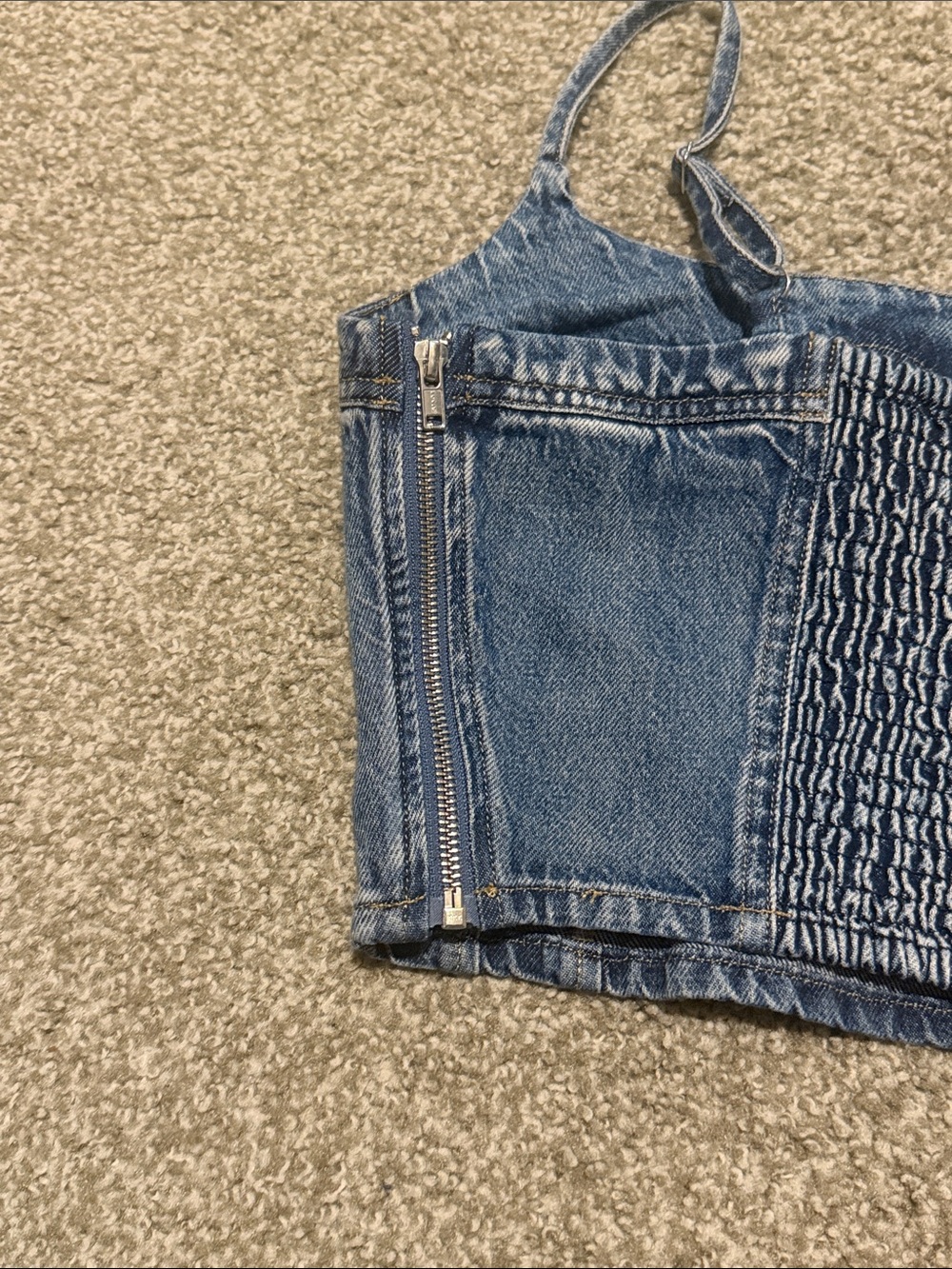 Women’s Levis Jean Crop - Picture 3 of 4